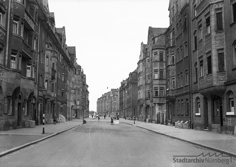 Blick von der Schwabacher Straße in die Orffstraße im Mai 1944. Quelle Stadtarchiv Nürnberg
