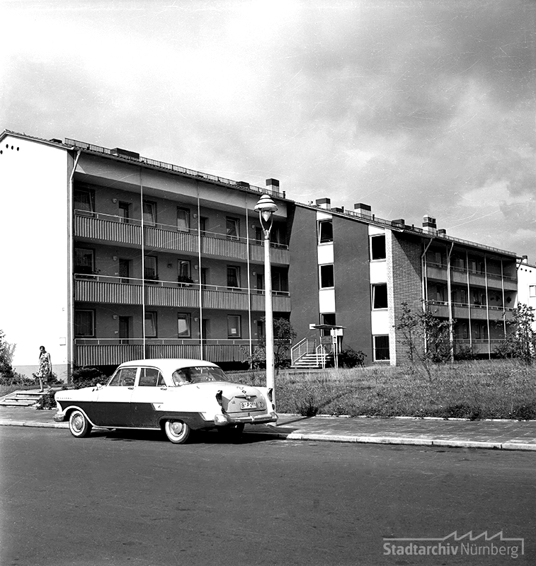 Von der Christlichen Arbeitsgemeinschaft an der Nerzstraße um 1960 neu errichtete Wohngebäude. Quelle Stadtarchiv Nürnberg