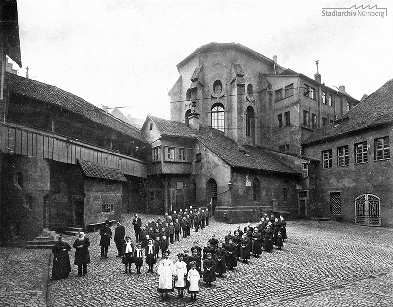 Das Waisenhaus bei der Barfüßerkirche, vor 1900. (Stadtarchiv Nürnberg, A 47/II, Sammlung Ferdinand und Georg Schmidt, KS-127-31)