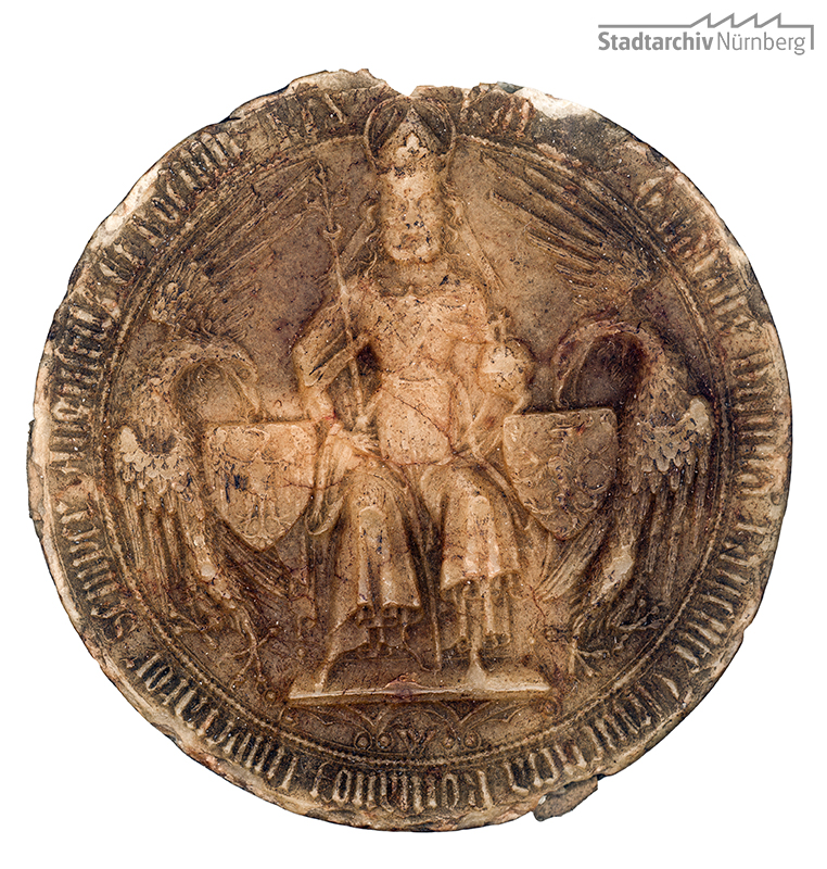 Braunes Wachssiegel Kaiser Karls IV. an einer Urkunde für Conrad Waldstomer vom 18. Dezember 1355 (Stadtarchiv Nürnberg A 1, 1355 Dezember 18)