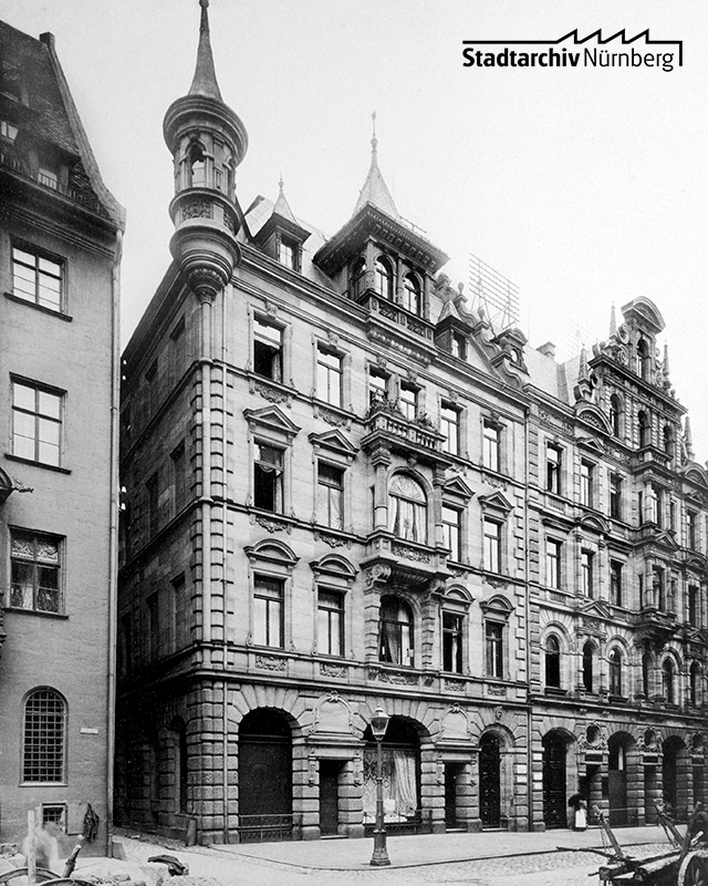 Im dritten Stock des Anwesens Adlerstraße 33, das Ende der 1880er Jahre erbaut worden war, wohnte Alfred Cohn mit seinen Eltern. Foto, um 1890. (Stadtarchiv Nürnberg A 35 Nr. 89/47)