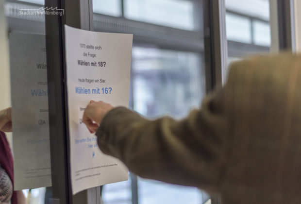 Zum Tag der Archive stellten wir unseren Besucherinnen und Besuchern die Frage "Wählen mit 16?". Foto Jasmin Staudacher, 3.3.2018. Stadtarchiv Nürnberg