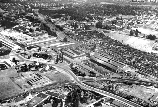 Industriegebiet Klingenhof / Schafhof - Luftaufnahme von Nordwesten her, rechts im Hintergrund der Spitalhof und der Platnersberg
